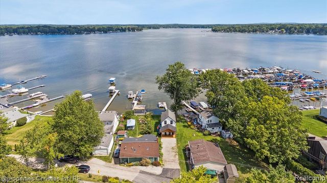 8980 Dexter Pinckney Road, Pinckney, MI 48169