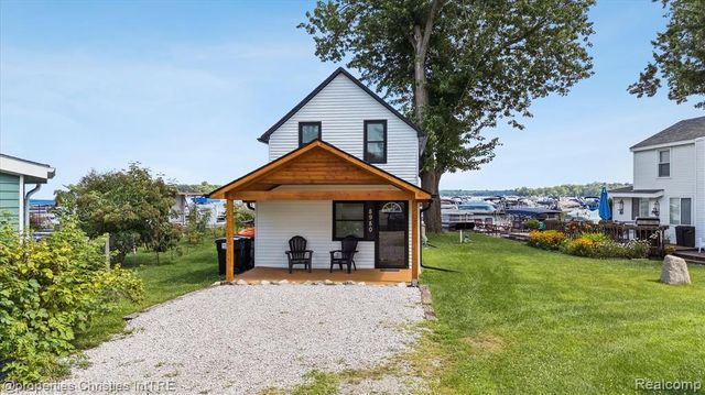 8980 Dexter Pinckney Road, Pinckney, MI 48169