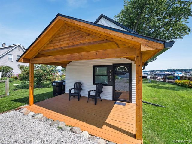 8980 Dexter Pinckney Road, Pinckney, MI 48169