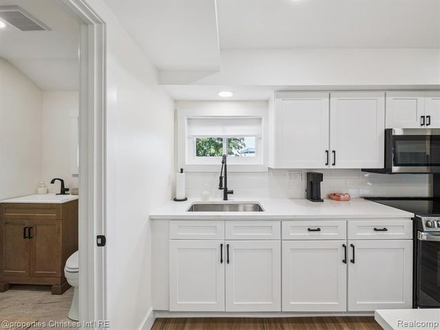 8980 Dexter Pinckney Road, Pinckney, MI 48169