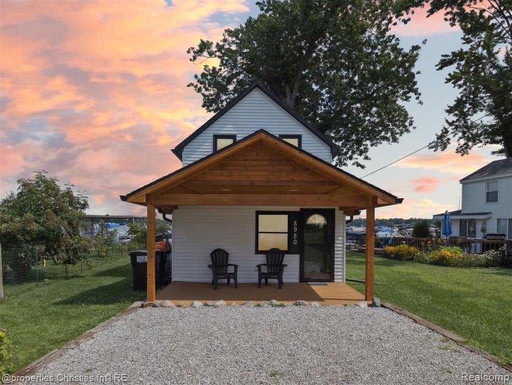 8980 Dexter Pinckney Road, Pinckney, MI 48169