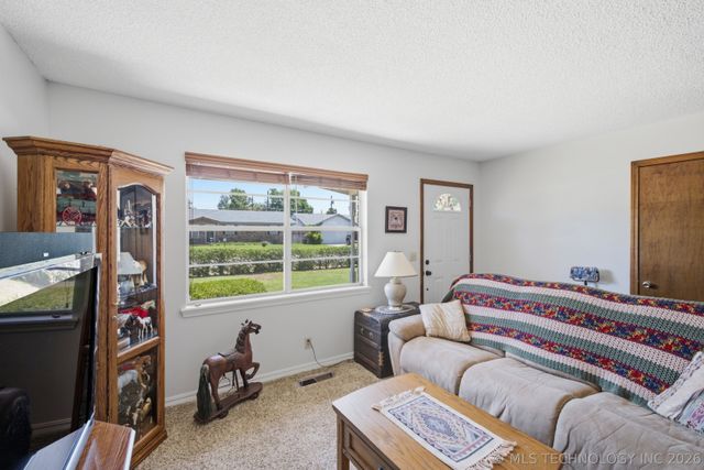 4822 Grenada Avenue, Sand Springs, OK 74063