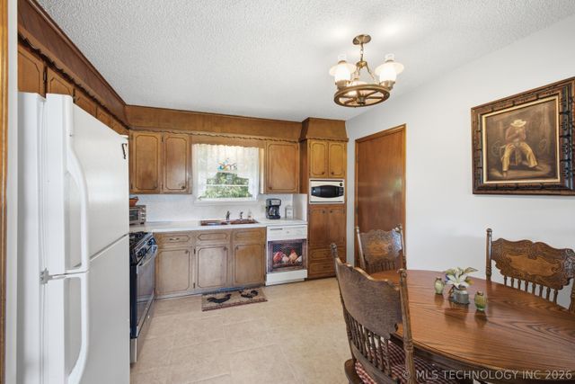 4822 Grenada Avenue, Sand Springs, OK 74063
