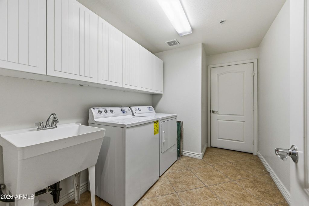 Image 15 of property listing at 21320 N 56TH Street 2047, Phoenix, AZ 85054