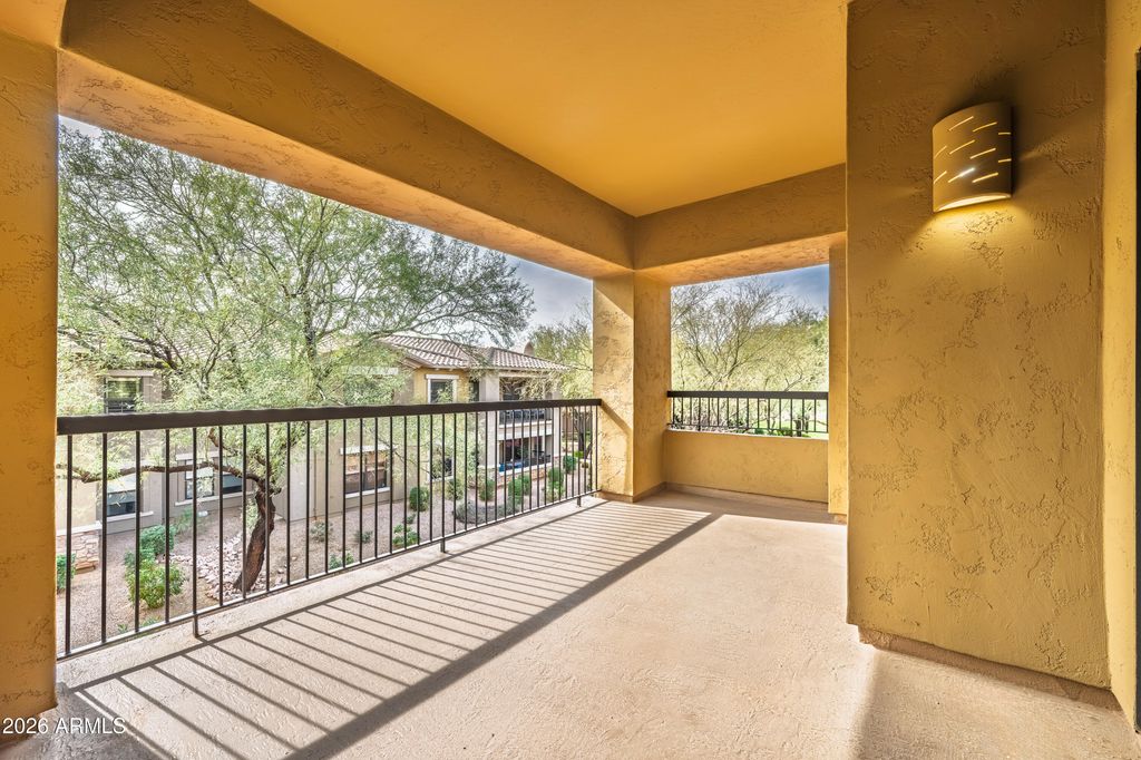 Image 5 of property listing at 21320 N 56TH Street 2047, Phoenix, AZ 85054