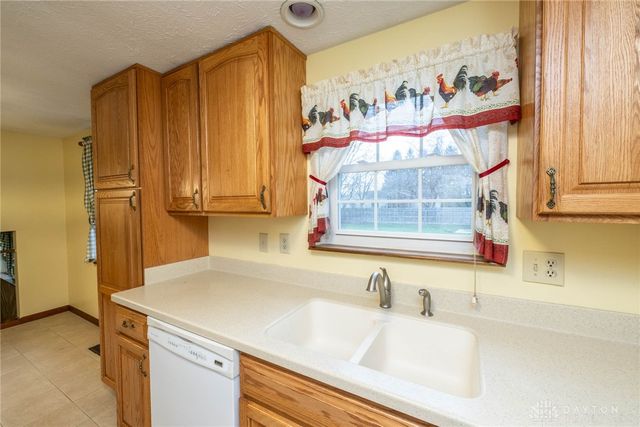 845 Sunset Drive, Englewood, OH 45322