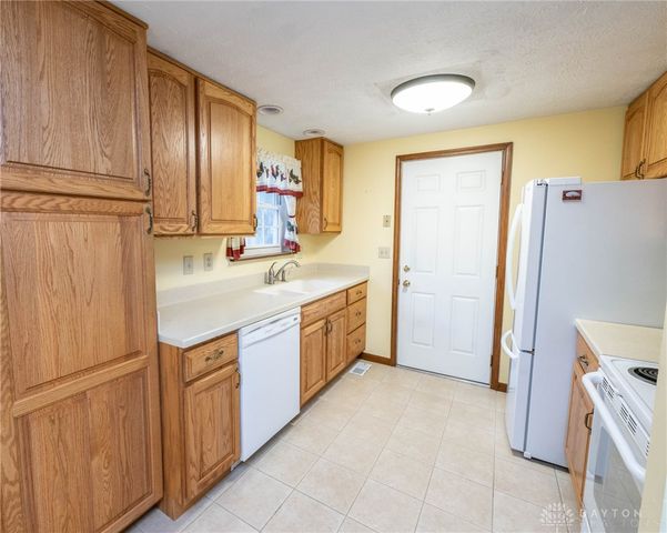 845 Sunset Drive, Englewood, OH 45322