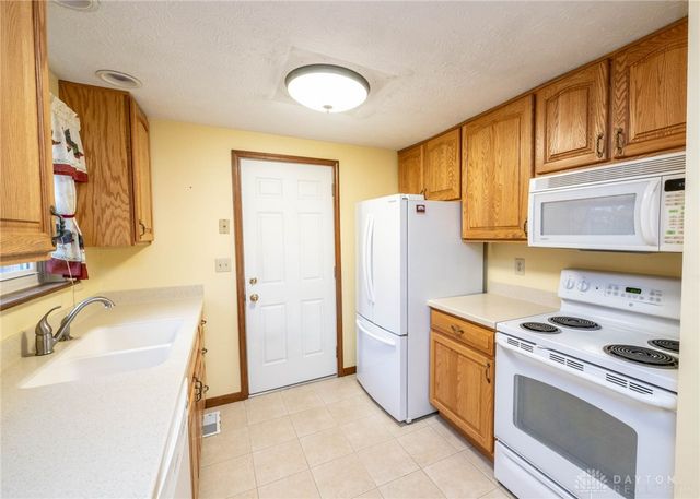 845 Sunset Drive, Englewood, OH 45322