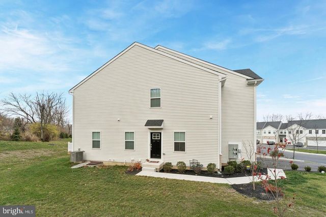 141 FOUR LEAF DR, Downingtown, PA 19335