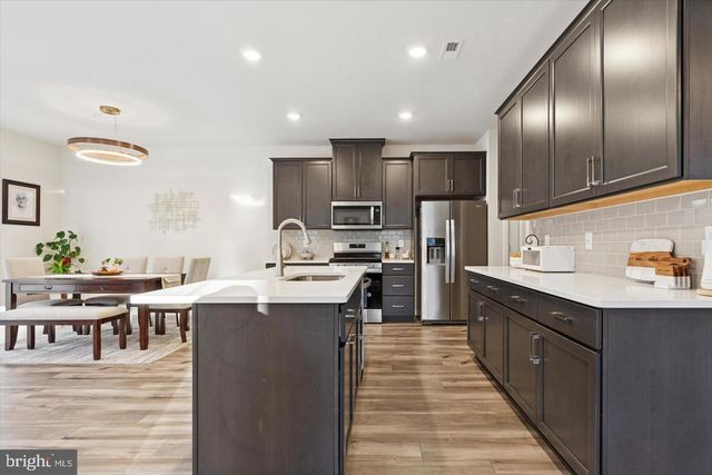 141 FOUR LEAF DR, Downingtown, PA 19335