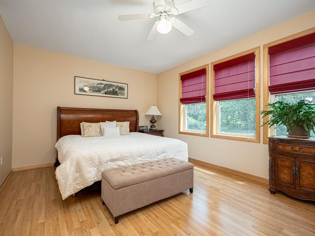 2113 Village Terrace, Bloomington, MN 55431