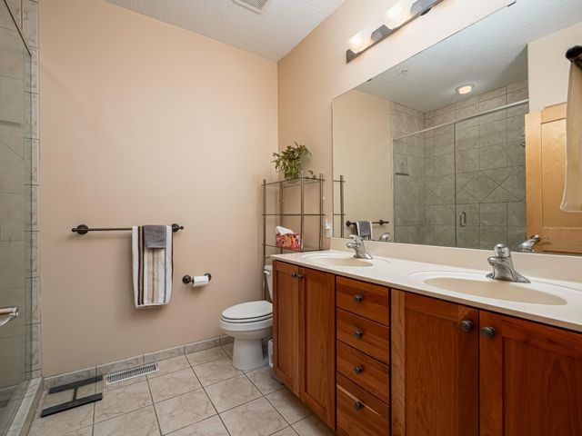 2113 Village Terrace, Bloomington, MN 55431