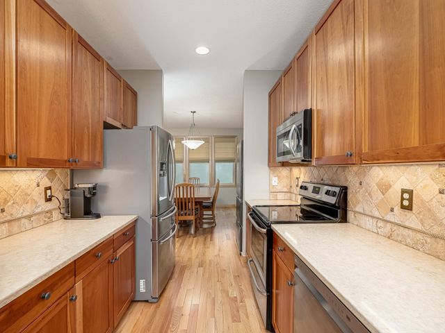 2113 Village Terrace, Bloomington, MN 55431