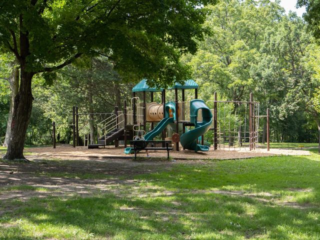 2113 Village Terrace, Bloomington, MN 55431