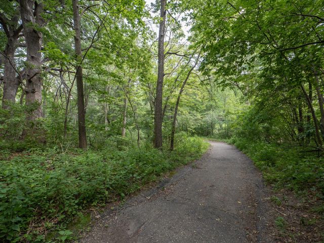 2113 Village Terrace, Bloomington, MN 55431