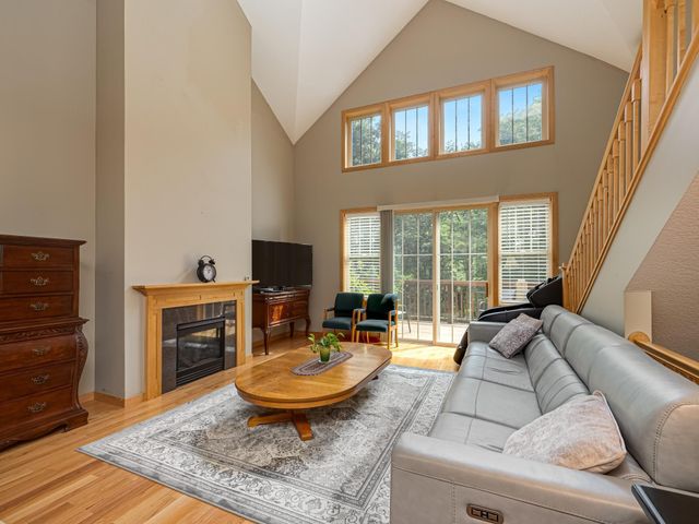 2113 Village Terrace, Bloomington, MN 55431