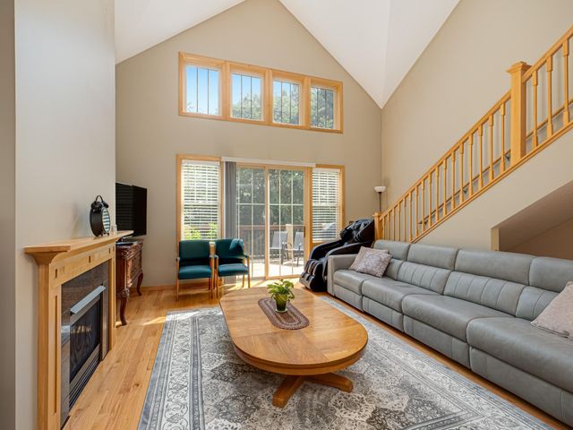 2113 Village Terrace, Bloomington, MN 55431