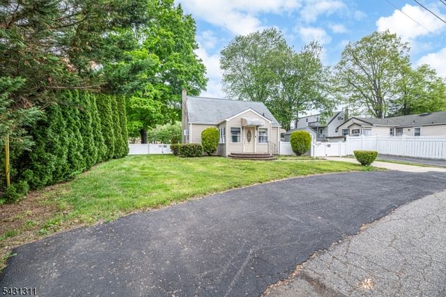 3 Terrace Ln, Ringwood Boro, NJ 07456