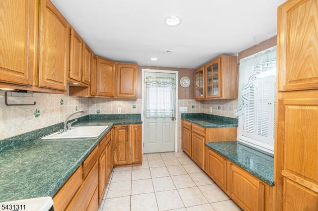 3 Terrace Ln, Ringwood Boro, NJ 07456