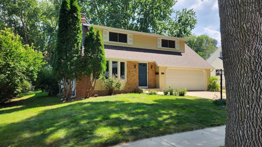 2032 13th Avenue NW, Rochester, MN 55901