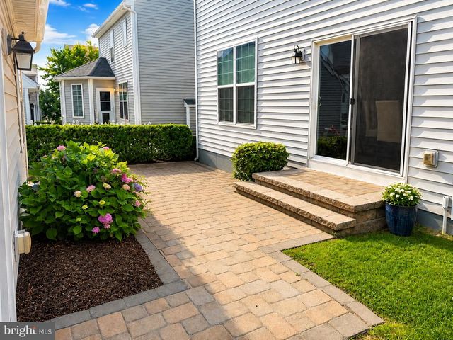 103 TALBOT ST, Mount Joy, PA 17552