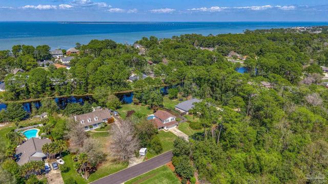 2828 Clearlake Pl, Gulf Breeze, FL 32563
