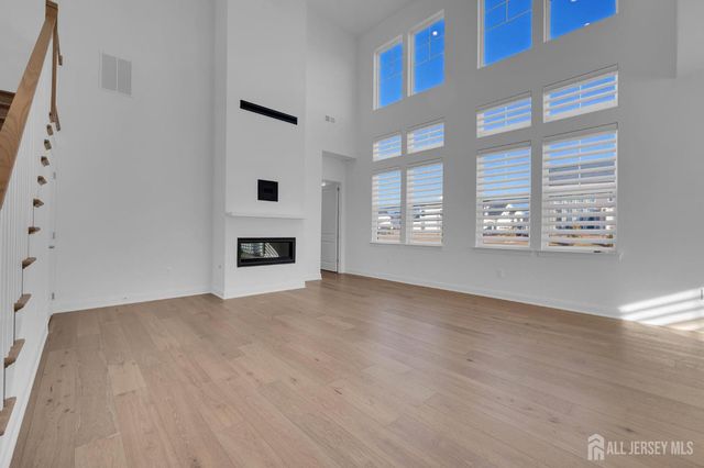 30 Ross Lane, Cranbury, NJ 08512