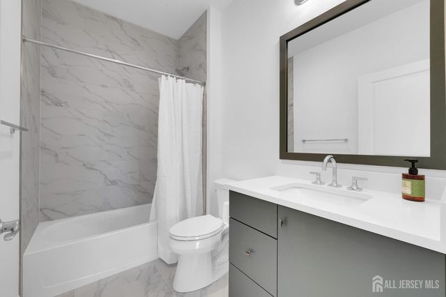 30 Ross Lane, Cranbury, NJ 08512