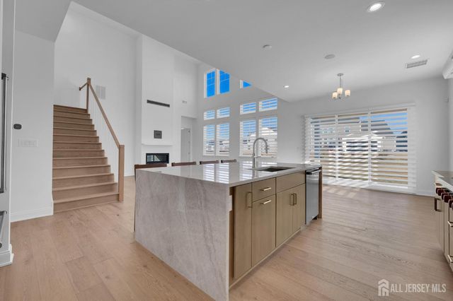 30 Ross Lane, Cranbury, NJ 08512