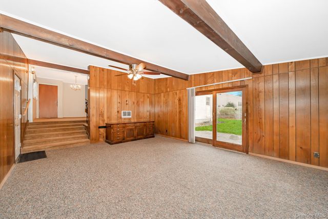 41 Peachtree Lane, Huntington Station, NY 11746