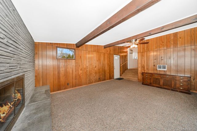 41 Peachtree Lane, Huntington Station, NY 11746