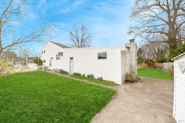 41 Peachtree Lane, Huntington Station, NY 11746