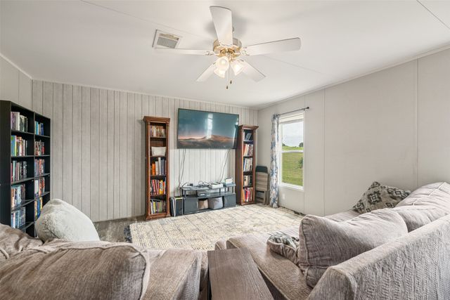 141 Kid Road, Boyd, TX 76023