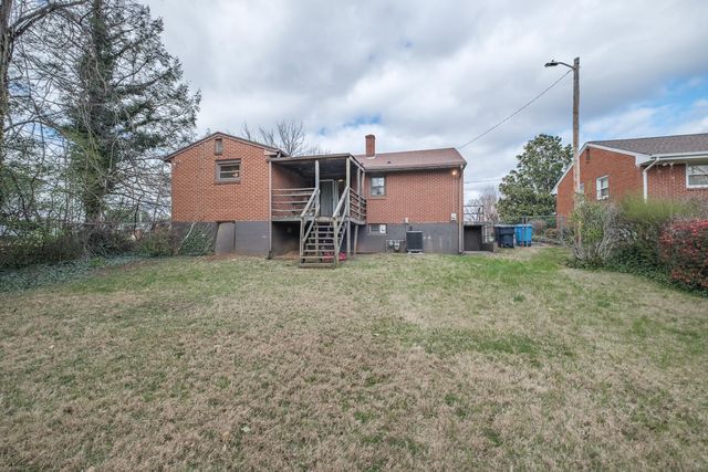 1629 Golfside AVE, Roanoke, VA 24017