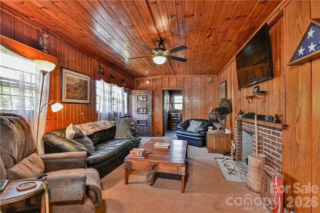 415 Weaverville Road, Asheville, NC 28804
