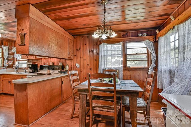 415 Weaverville Road, Asheville, NC 28804