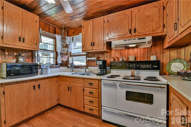 415 Weaverville Road, Asheville, NC 28804
