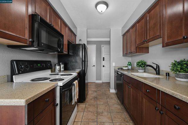 825 Oak Grove Rd 46, Concord, CA 94518