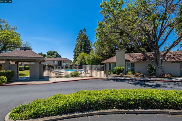 825 Oak Grove Rd 46, Concord, CA 94518