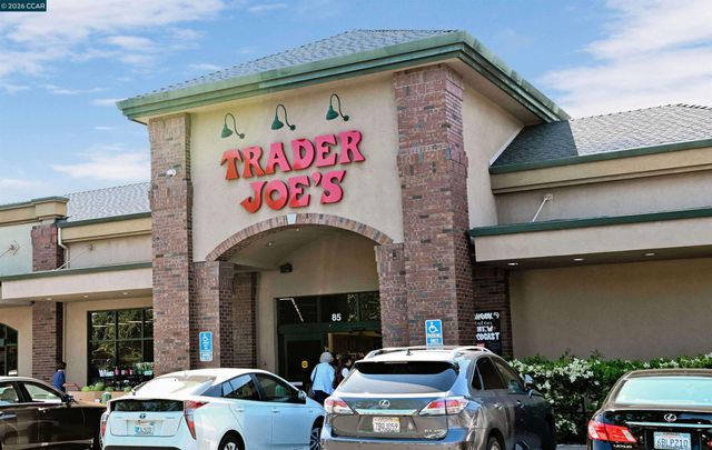 825 Oak Grove Rd 46, Concord, CA 94518