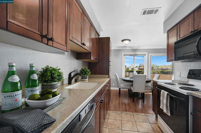 825 Oak Grove Rd 46, Concord, CA 94518