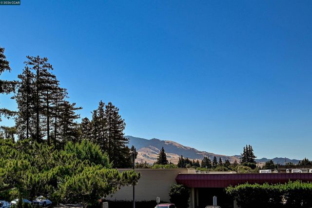 825 Oak Grove Rd 46, Concord, CA 94518