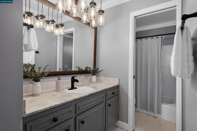 825 Oak Grove Rd 46, Concord, CA 94518