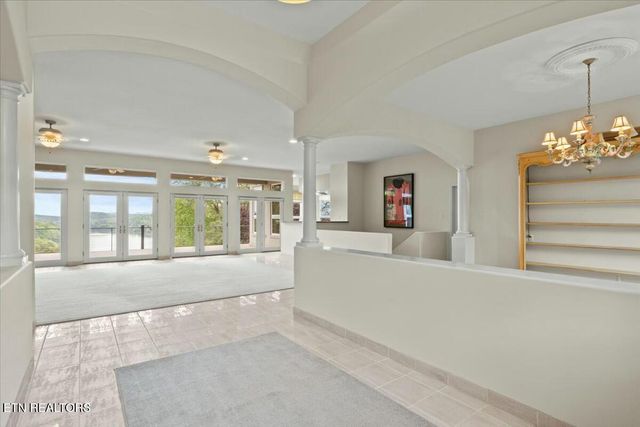 130 Pointe Summit Drive, Greenback, TN 37742