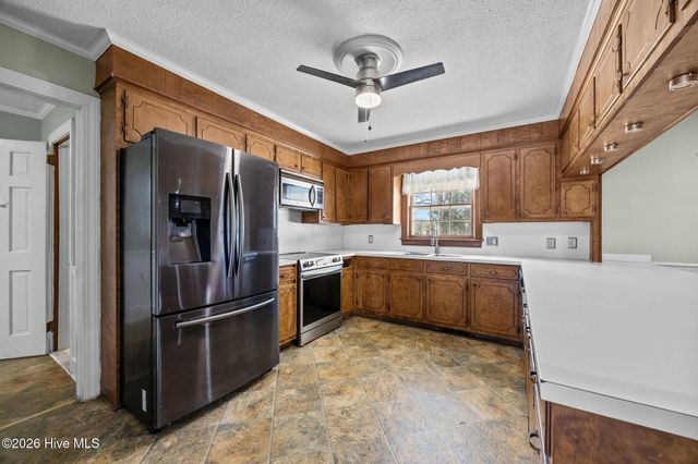 737 Pocosin Road, Winterville, NC 28590