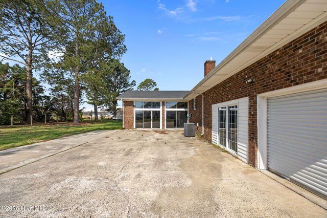 737 Pocosin Road, Winterville, NC 28590
