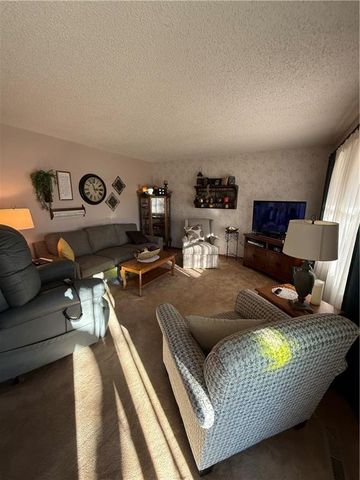 541 W GRANT Street, Maryville, MO 64468