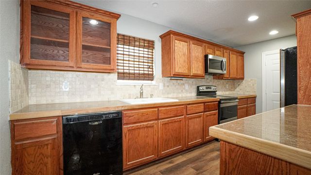 7113 Ridgeview Drive, Rowlett, TX 75089