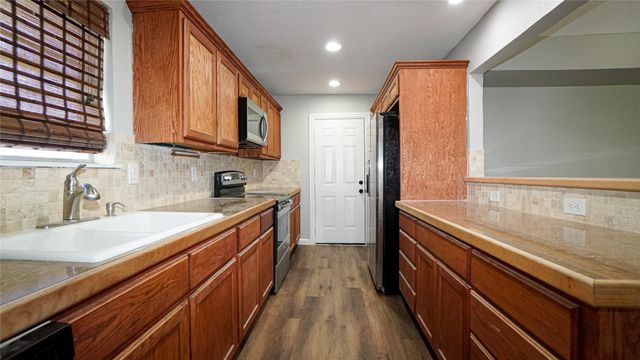 7113 Ridgeview Drive, Rowlett, TX 75089