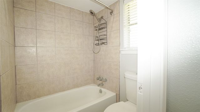 7113 Ridgeview Drive, Rowlett, TX 75089